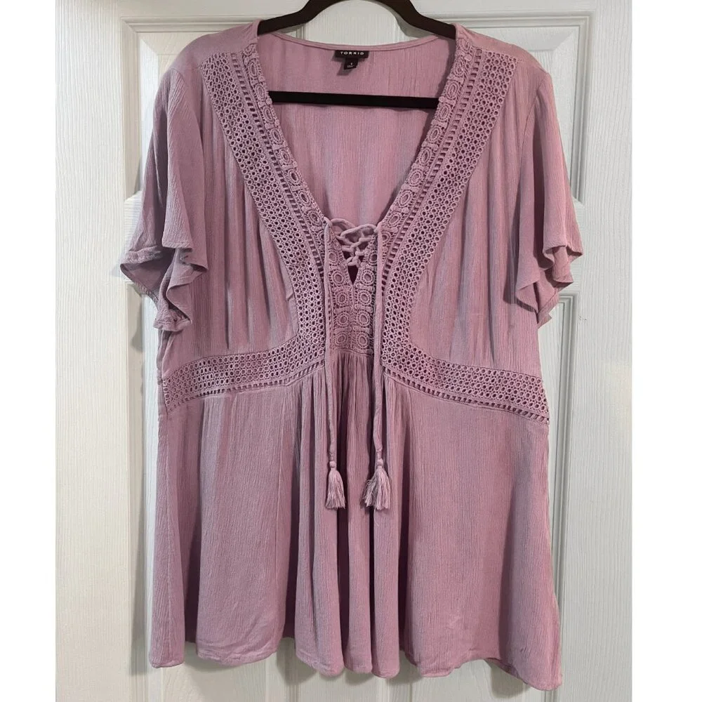 Torrid Babydoll Crinkle Gauze Crochet Inset Lace-Up Top Elderberry Plus Size 1X - Picture 7 of 7